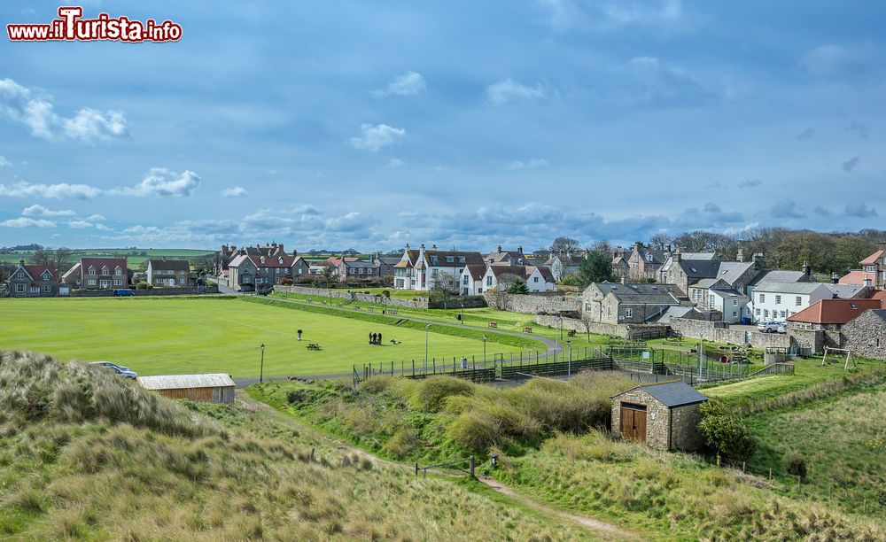 Immagine Uno scorcio di Bamburgh sulla costa nord orientale del  Northumberland in inghilterra