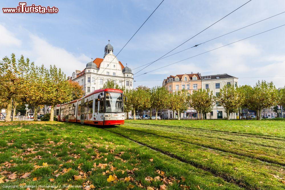 Immagine Uno scorcio di Borsigplatz Innstadt-Nord a Dortmund, Germania. Questo luogo è celebre per aver visto la nascita del club di football Borussia Dortmund - © HildaWeges Photography / Shutterstock.com