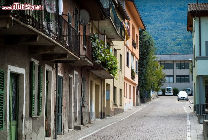 Immagine Uno scorcio di Colico, la cittadina in provincia di Lecco che si affaccia sul Lago di Como, in Lombardia - © Alexandra Thompson / Shutterstock.com