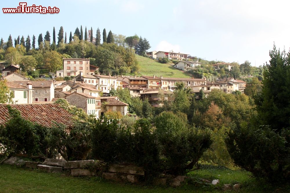 Immagine Uno scorcio di Combai, paese del Veneto famoso per la Sagra delle Castagne.