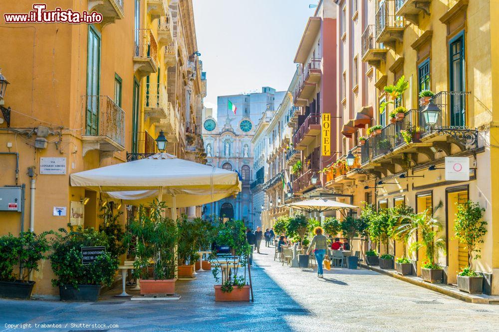 Immagine Uno scorcio di corso Vittorio Emanuele a Trapani in Sicilia - © trabantos / Shutterstock.com