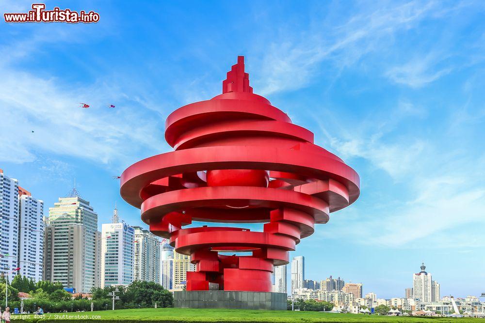 Immagine Uno scorcio di Five Four Square a Qingdao, Cina. E' la più importante attrazione turistica della città ma anche il luogo preferito dai cinesi per ritorvarsi - © 4045 / Shutterstock.com