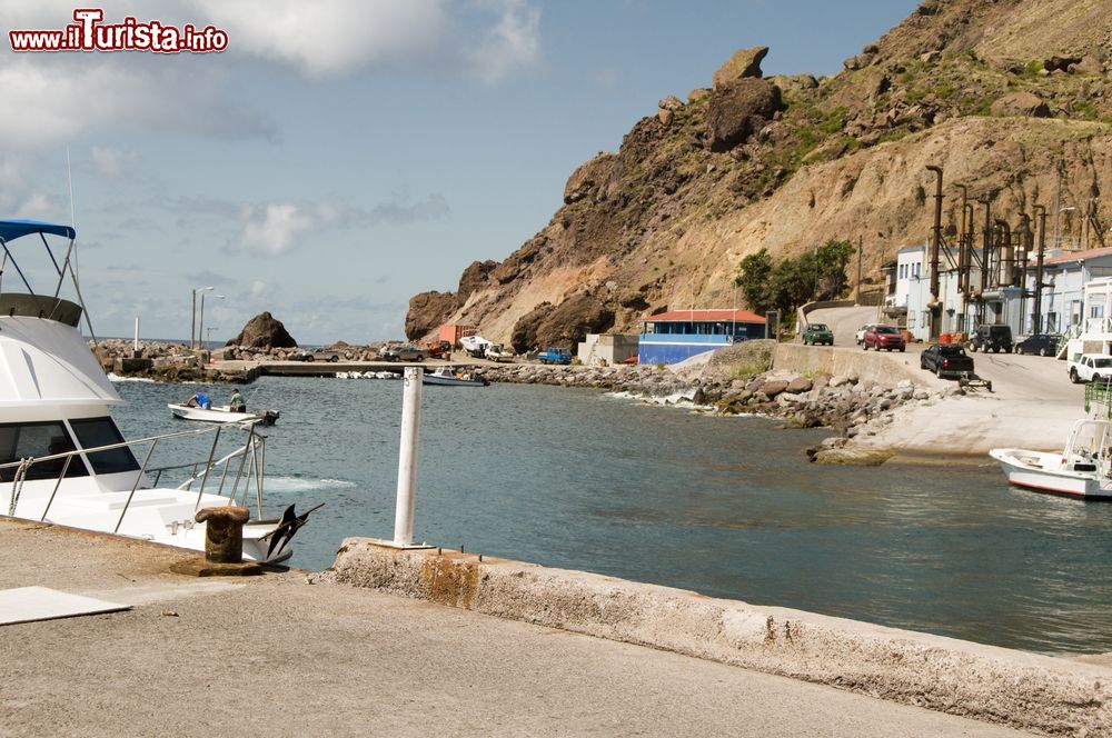 Immagine Uno scorcio di Fort Bay Harbor sull'isola di Saba, Antille Olandesi.