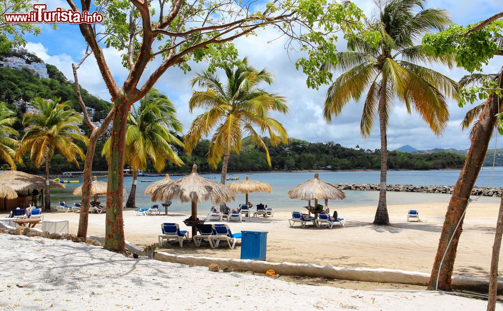 Immagine Uno scorcio di Gros Islet Beach a Saint Lucia, Caraibi. Gros Islet è un pittoresco borgo di pescatori, tipico villaggio caraibico.