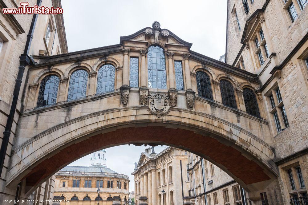 Immagine Uno scorcio di Hertford Bridge a Oxford (Inghilterra). Spesso chiamato "Il Ponte dei Sospiri", perchè simile a quello di Venezia, è stato protagonista di un film di Harry Potter - © julienj / Shutterstock.com