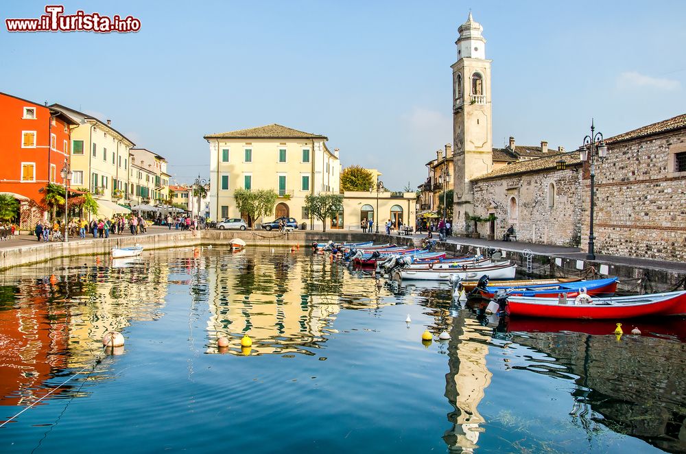 Immagine Uno scorcio di Lazise sul Lago di Garda, Provincia di  Verona (Veneto)