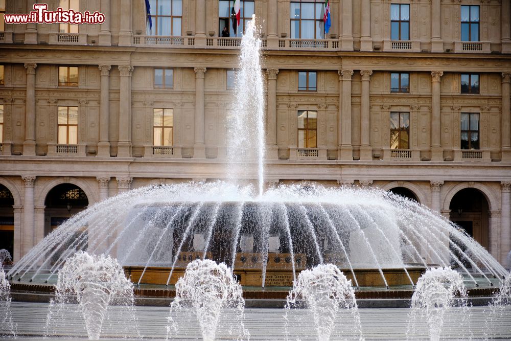 Immagine Uno scorcio di una Genova deserta per la pandemia di coronavirus nella primavera 2020