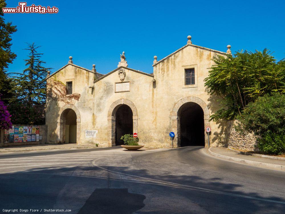 Immagine Uno scorcio di Via Mura di Levante ad Orbetello, Toscana. - © Diego Fiore / Shutterstock.com