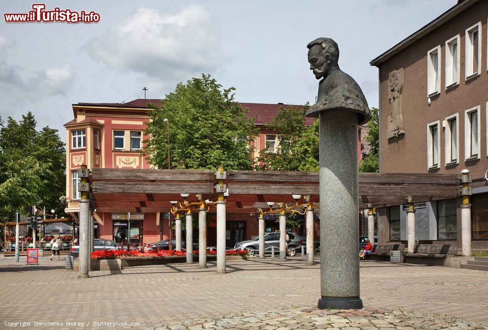 Immagine Uno scorcio di Vilniaus Street nel centro di Siauliai, Lituania. Con circa 135 mila abitanti, Siauliai è la quarta città più popolosa del paese - © Shevchenko Andrey / Shutterstock.com