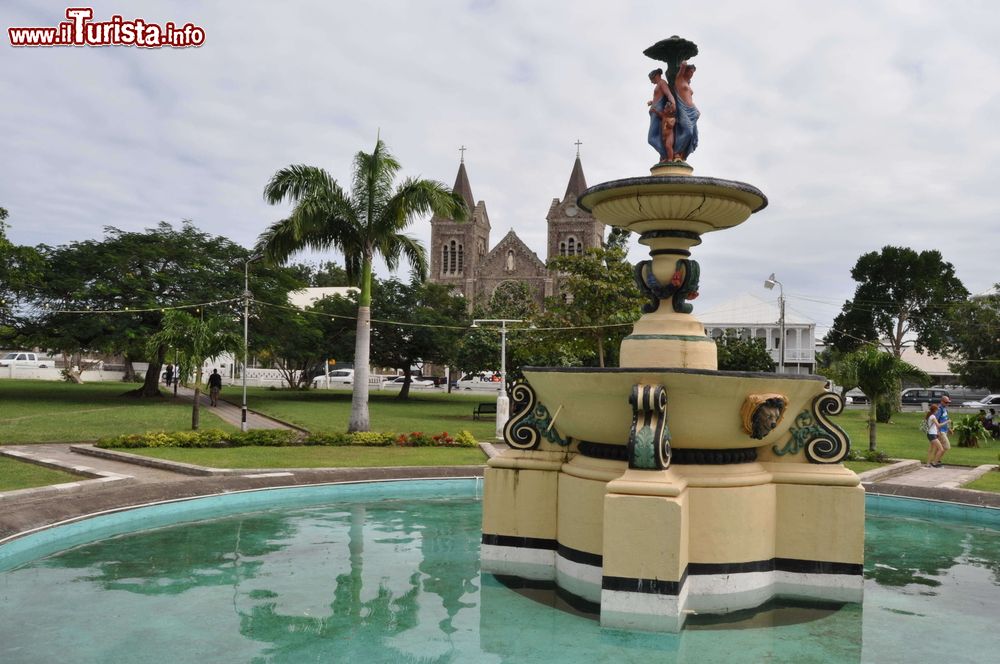 Immagine Uno scorcio fotografico di Basseterre, St. Kitts and Nevis, Indie Occidentali. Bassetterre è la capitale di questo stato insulare dell'America Centrale che dal 1983 è divenuto membro del Commonwealth britannico.