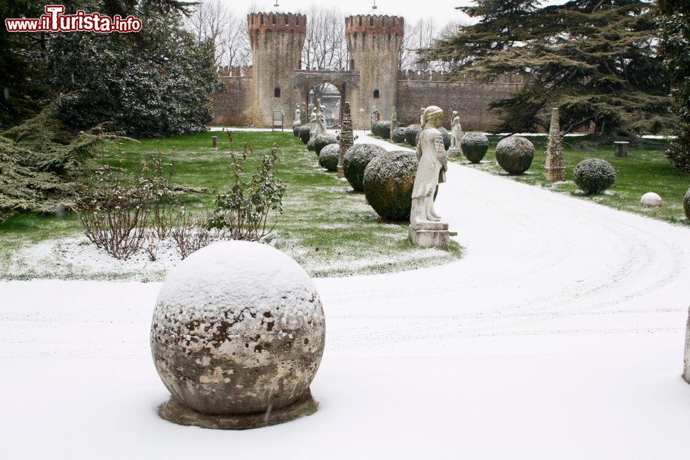 Immagine Uno scorcio invernale di Villa Giustinian, ovvero il Castello di Roncade in Veneto