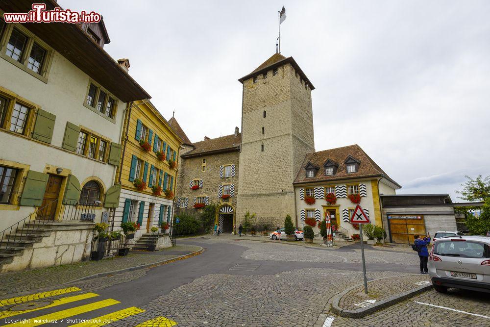 Immagine Uno scorcio panoramico del castello di Murten, Svizzera. L'edificio odierno risale al 1755 - © marekusz / Shutterstock.com