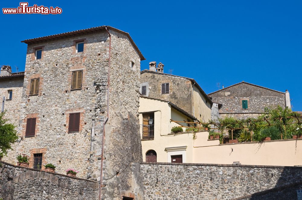 Immagine Uno scorcio panoramico della cittadina di San Gemini, Umbria, Italia. Il paese è famoso per le terme e per l'omonima marca di acqua minerale.