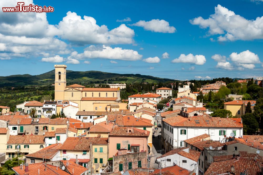 Immagine Uno scorcio panoramico di Rosignano Marittimo in Toscana, siamo in provincia di Livorno
