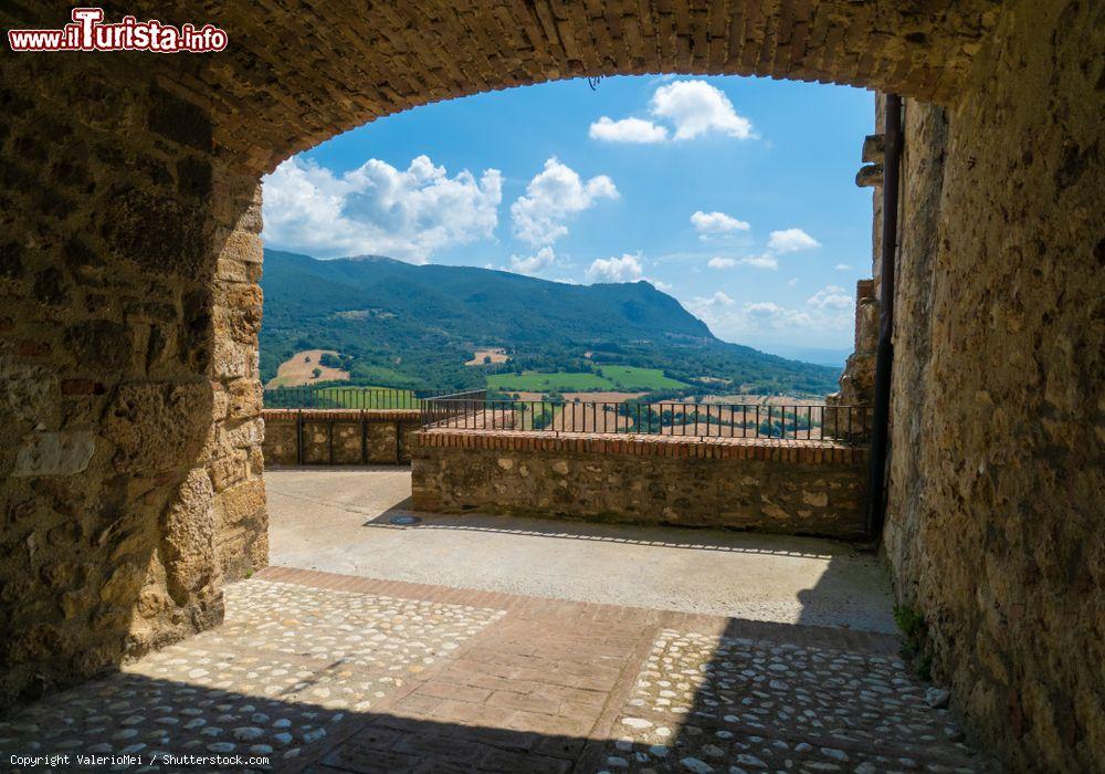 Immagine Uno scorcio pittoresco del borgo di San Gemini in provincia di Terni, Umbria - © ValerioMei / Shutterstock.com