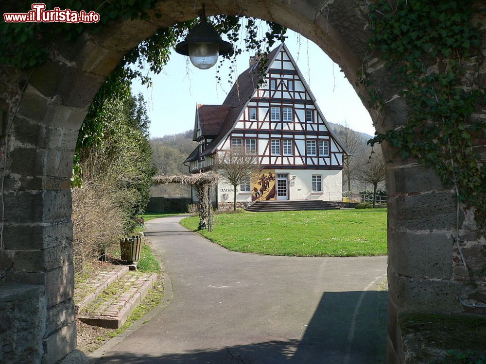 Immagine Uno scorcio pittoresco di Oberweser in Assia, siamo in Germania sulla Strada delle Fiabe - © Presse03 , CC BY 2.5, Wikipedia