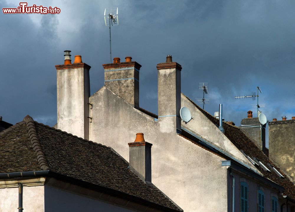 Immagine Uno scorcio sui tetti di Beaune, Francia.