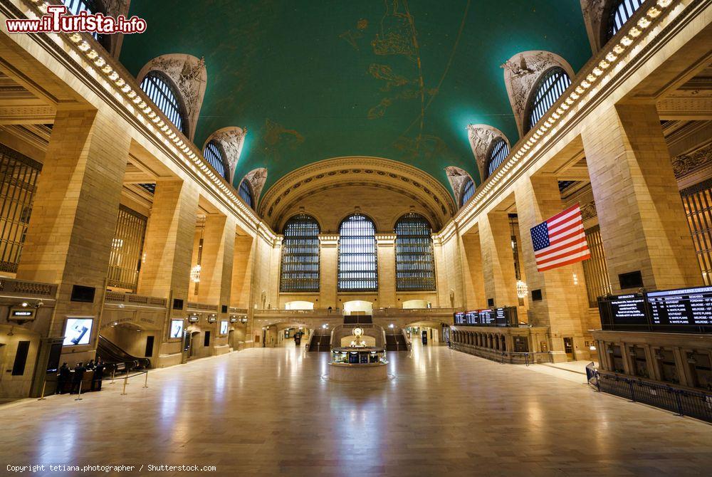 Immagine Uno spettrale Grand Central Terminal durante emergenza Covid-19 con la Grande Mela bloccata dalla pandemia del coronavirus 2020 - © tetiana.photographer / Shutterstock.com