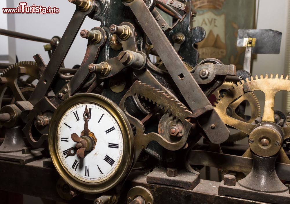 Immagine Uno storico orologio conservato nel Municipio di Avetrana in Puglia.