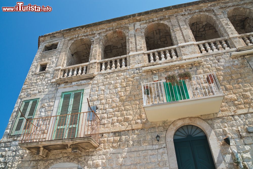 Immagine Uno storico palazzo del centro di Molfetta, Puglia.