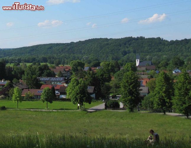 Immagine Vagen come si può ammirare in estate, proveniendo da Irschenberg, la collina dei cervi - © Irmgard (Sucomo) - CC BY-SA 3.0  Wikimedia Commons