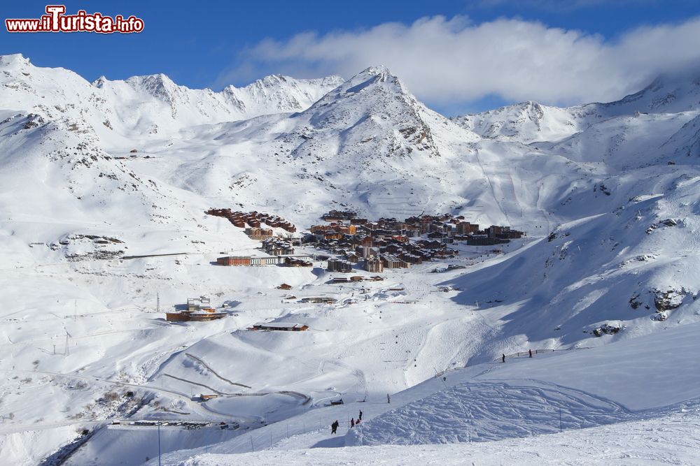 Immagine Val Thorens in inverno fotografata dall'alto delle sue piste (Francia).