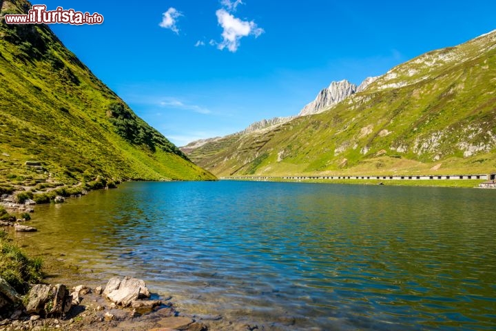 Immagine Valle dell'Oberalp: il lago dove tradizione vuole che Pilato sfogasse la propria ira - © milosk50 / Shutterstock.com