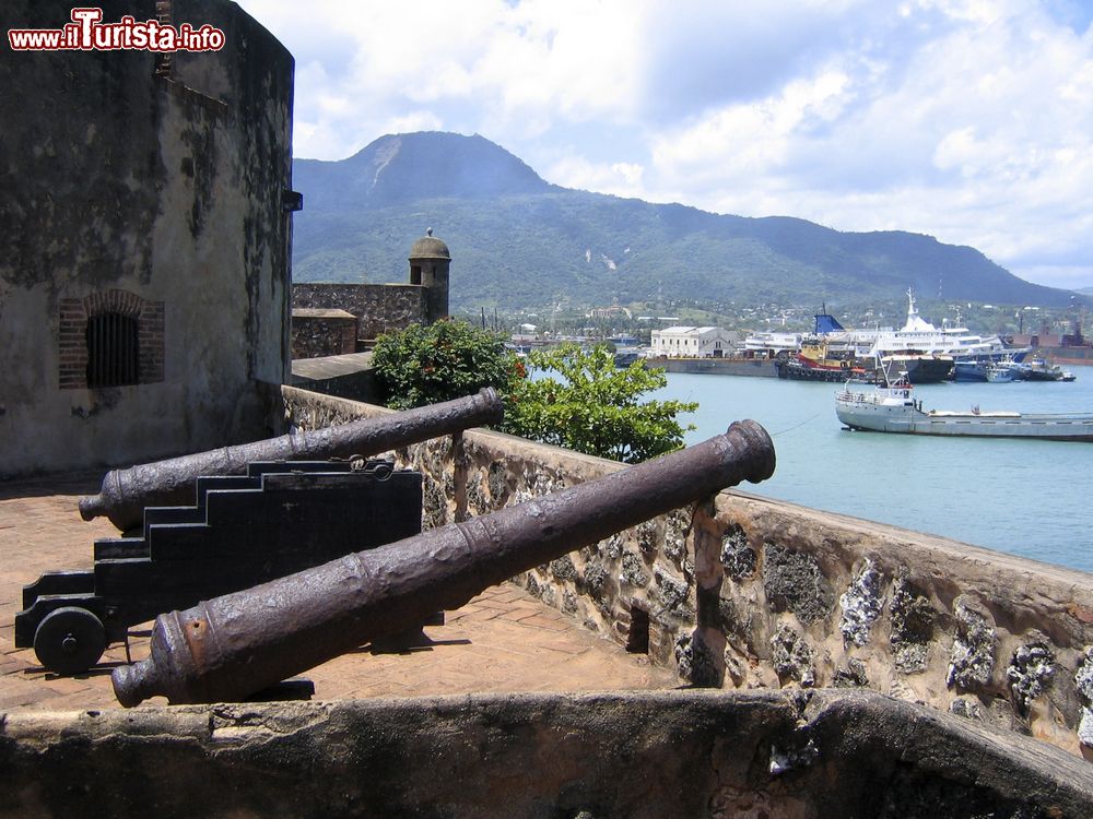 Immagine Vecchi cannoni alla fortezza San Felipe, Puerto Plata, Repubblica Dominicana.