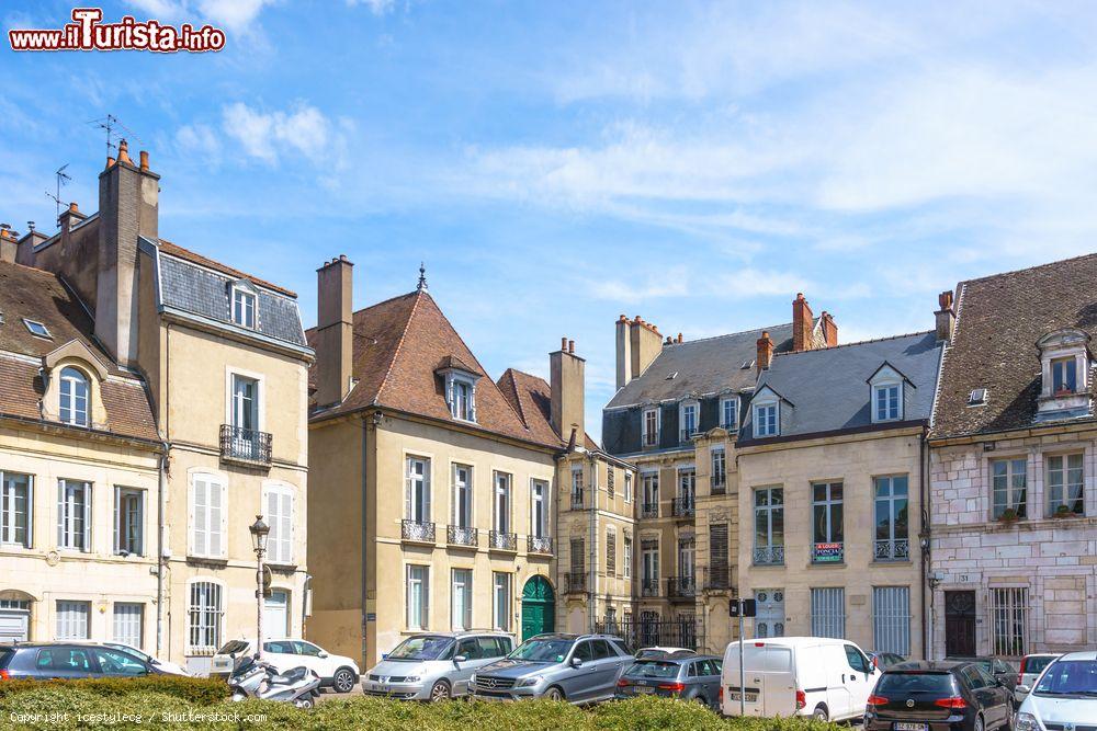 Immagine Vecchia architettura in stile francese nel centro di Digione, Francia - © icestylecg / Shutterstock.com
