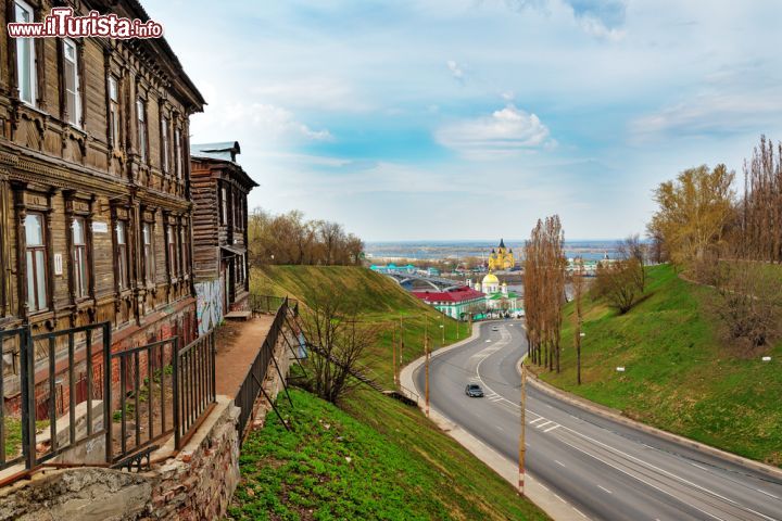 Immagine Una vecchia casa in legno nella città russa di Nizhny Novgorod, situata 420 km ad esta della capitale Mosca - foto © Elena Mirage / Shutterstock.com