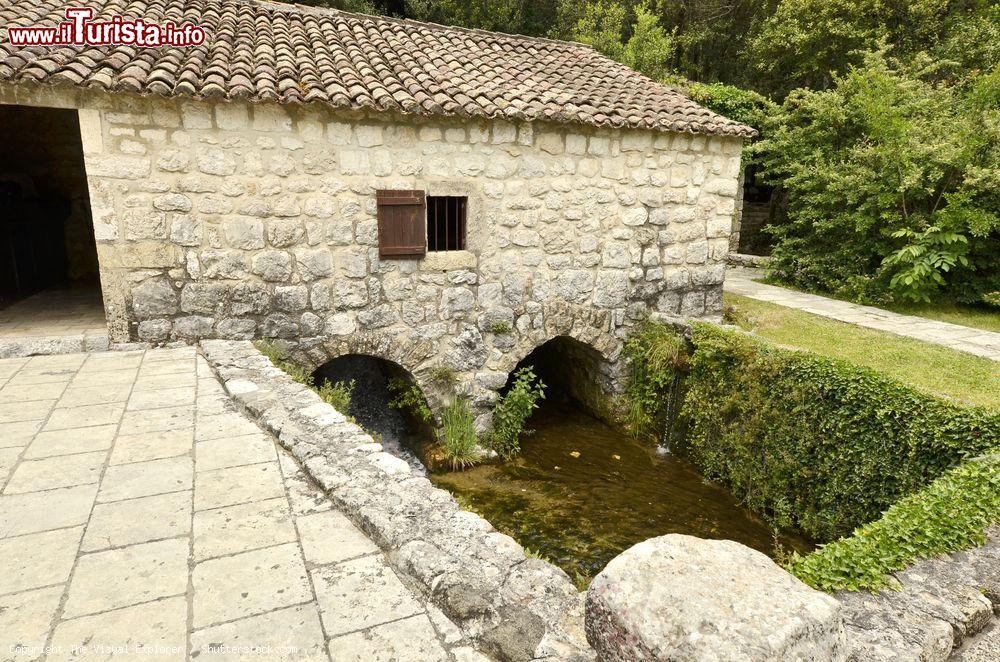 Immagine L'esterno di un vecchio mulino a Cavtat, cittadina della Dalmazia meridionale, lungo la costa della Croazia - foto © The Visual Explorer / Shutterstock.com