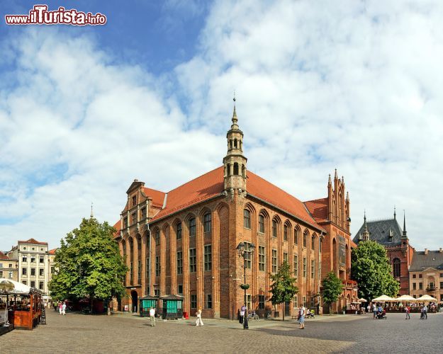 Immagine Vecchio Municipio di Torun, Polonia. Oggi tutti parlano del centro storico di Torun come di uno di quei luoghi da vedere almeno una volta nella vita - © Pecold / Shutterstock.com