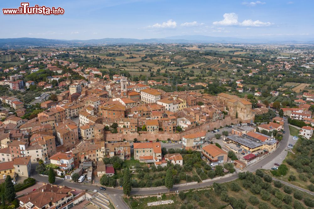 Immagine Veduta aerea del borgo di Foiano della Chiana in provincia di Arezzo, Toscana