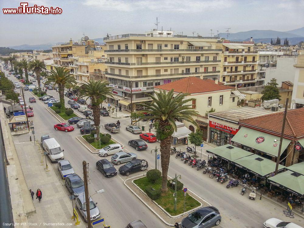 Immagine Veduta aerea del centro di Sparta, Peloponneso, Grecia: una delle principali vie della città moderna rifondata nel 1834 - © Pit Stock / Shutterstock.com