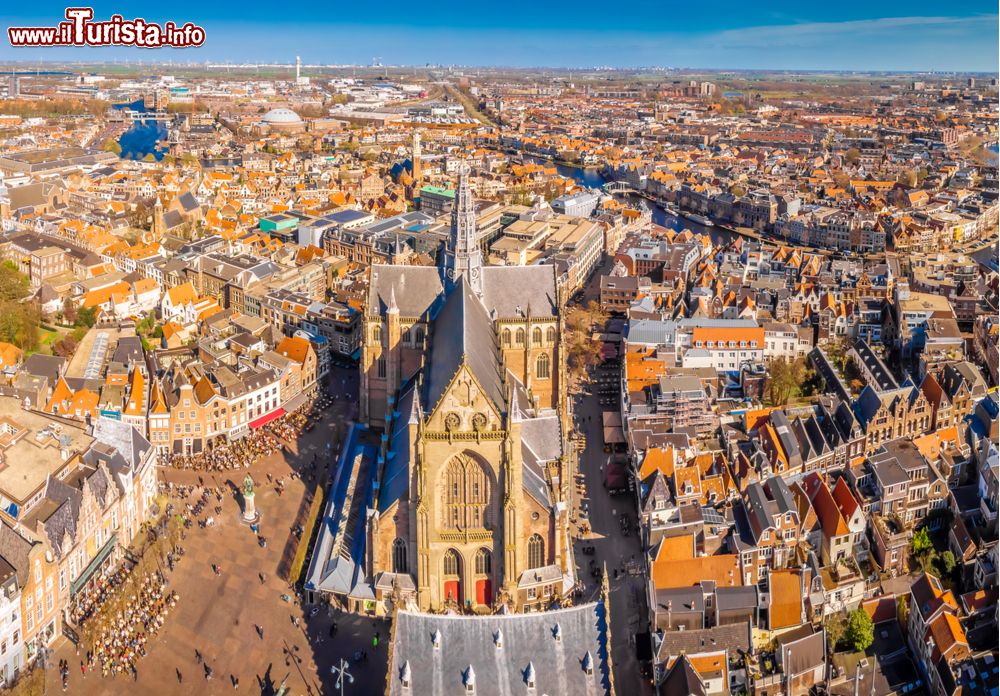 Immagine Veduta aerea della cattedrale medievale di Haarlem (Olanda).