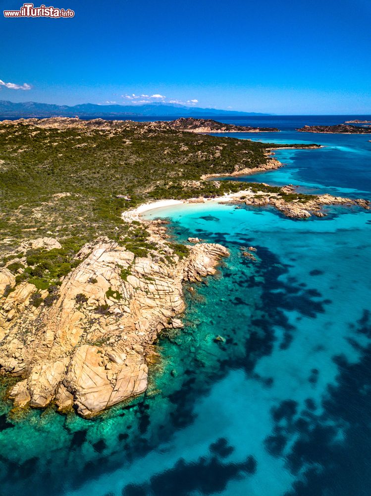 Immagine Veduta aerea della spiaggia rosa dell'isola di Budelli, siamo nell'Arcipelago della Maddalena in Sardegna