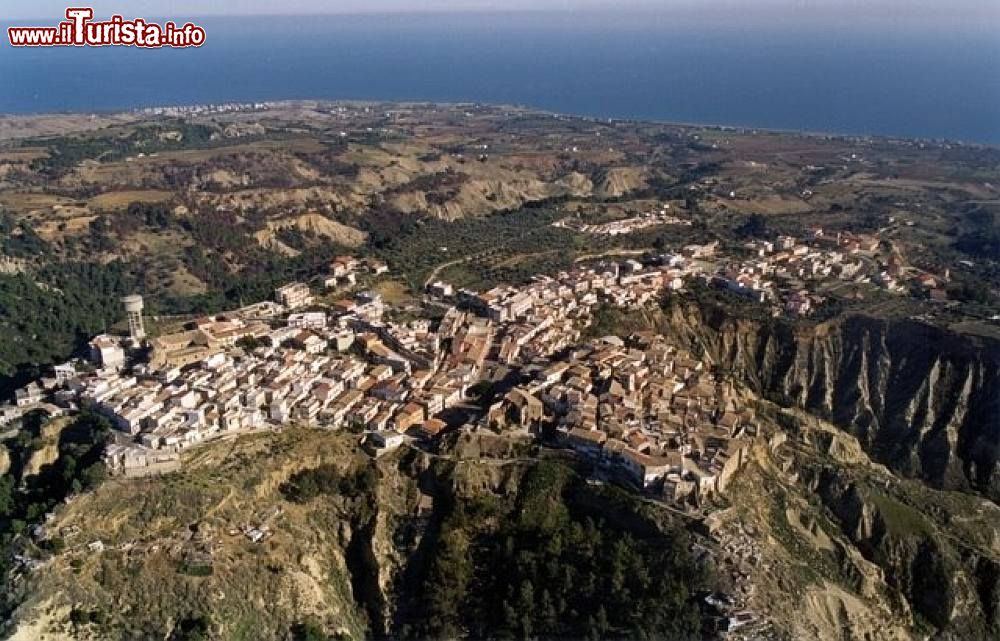 Immagine Veduta aerea di Amendolra in Calabria, costa ionica - © Giuseppe Rescia / mapio.net