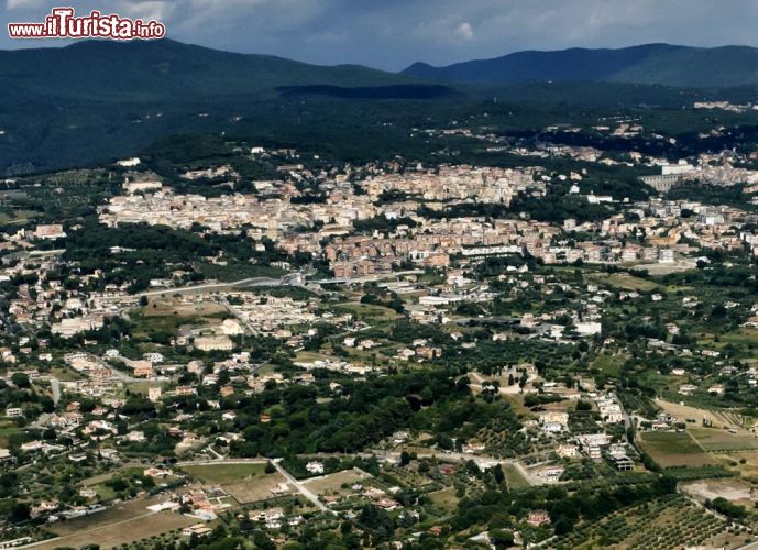 Immagine Veduta aerea di Frascati Colli Albani Lazio - © Angelo Giampiccolo / Shutterstock.com