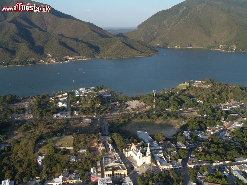 Immagine Veduta aerea di Presa de la Boca nello stato del Nuevo Leon, Messico. 