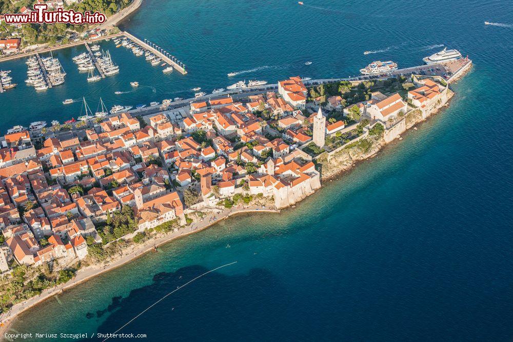 Immagine Veduta area dell'isola di Rab con le sue fortificazioni, Croazia - © Mariusz Szczygiel / Shutterstock.com