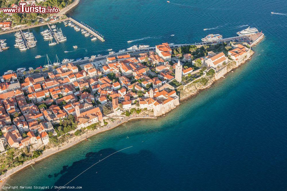 Immagine Veduta area dell'isola di Rab con le sue fortificazioni, Croazia - © Mariusz Szczygiel / Shutterstock.com