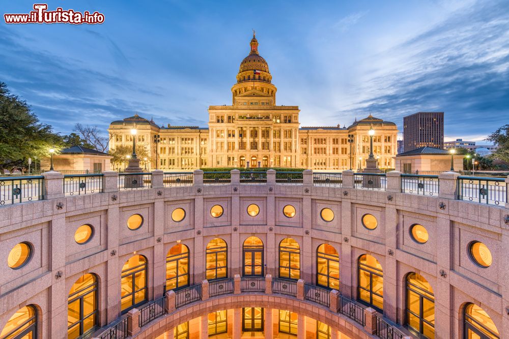 Immagine Veduta by night del Campidoglio di Austin, Texas.