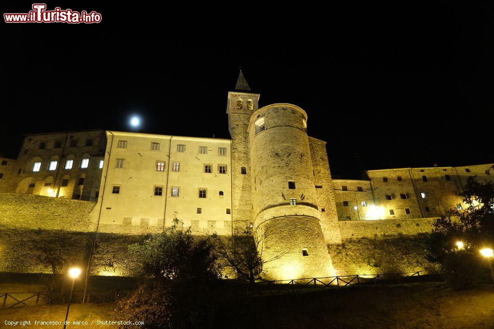 Immagine Veduta by night della cittadina medievale di Anghiari, Toscana - © francesco de marco / Shutterstock.com