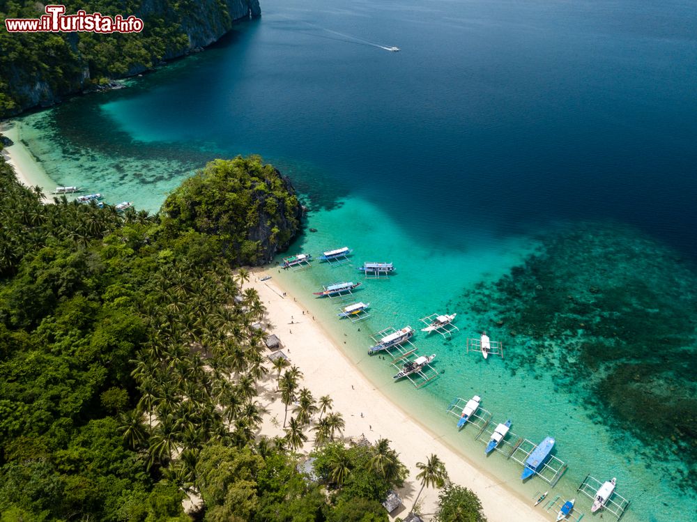 Immagine Veduta con il drone delle spiagge 7 Commando e Papaya a El Nido, Palawan, Filippine.