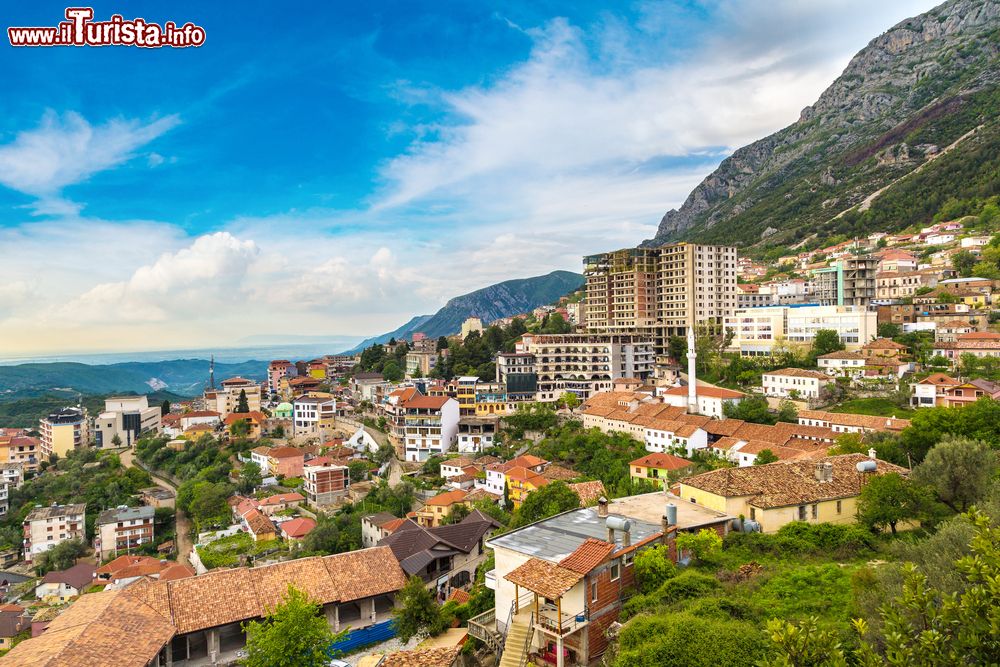 Immagine Veduta dal castello di Kruja in una giornata estiva, Albania.
