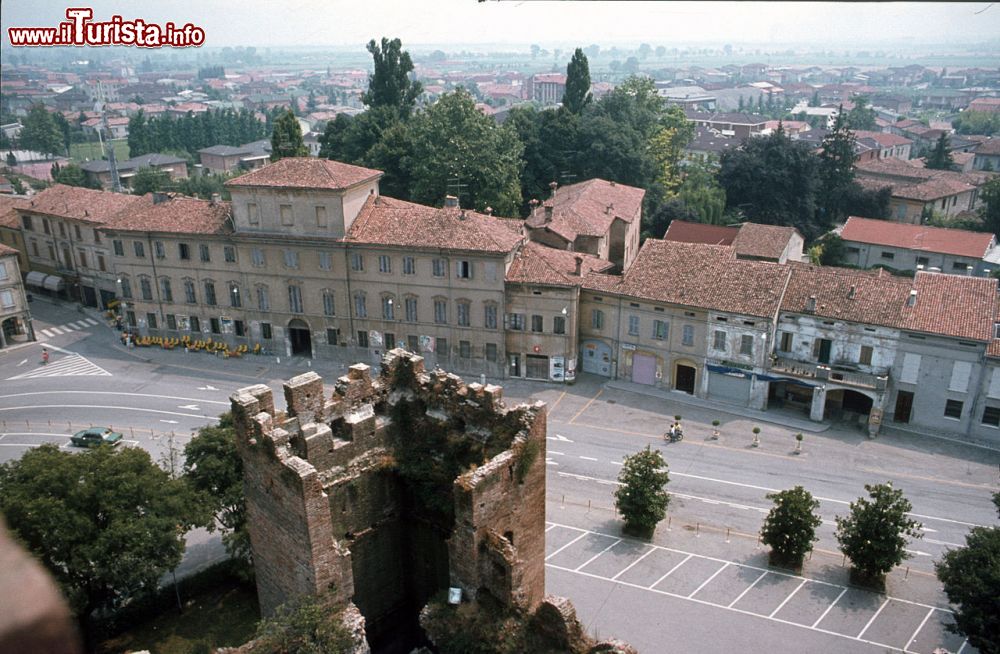 Immagine Veduta dal mastio della Rocca medievale in centro a Reggiolo - © Rossreggiolo, CC BY-SA 4.0, Wikipedia