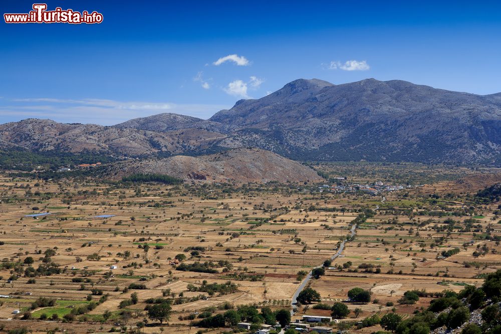 Immagine Veduta dall'alto del plateau di Lassithi a Creta, Grecia: questo altopiano è una delle zone più belle dell'isola greca.