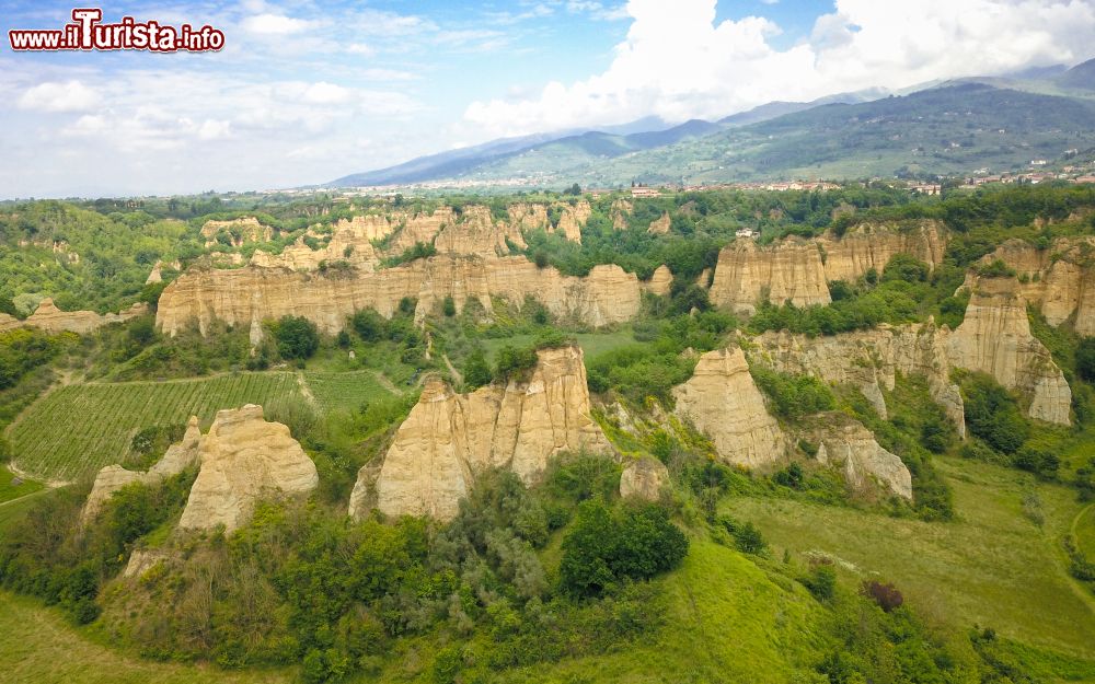 Immagine Veduta dall'alto dell'Area Naturale le Balze a Castelfranco di sopra in Toscana