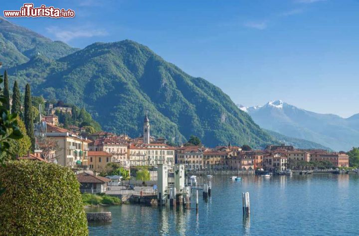 Immagine Veduta dall'alto di Menaggio sul lago di Como, Lombardia. Grazie alla sua collocazione geografica, Menaggio è il punto di partenza ideale per escursioni su e giù per le Prealpi lombarde - © travelpeter / Shutterstock.com