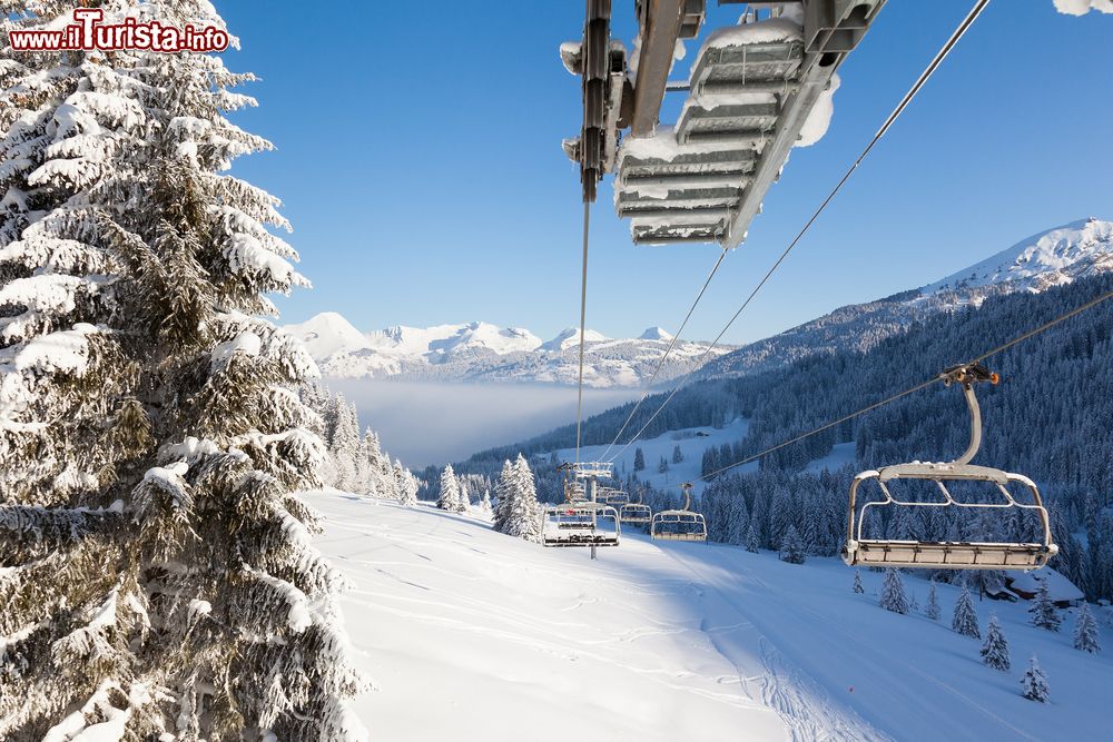Immagine Veduta dallo skilift sulla valle di Morzine nello ski resort Les Gets, Portes du Soleil (Francia).